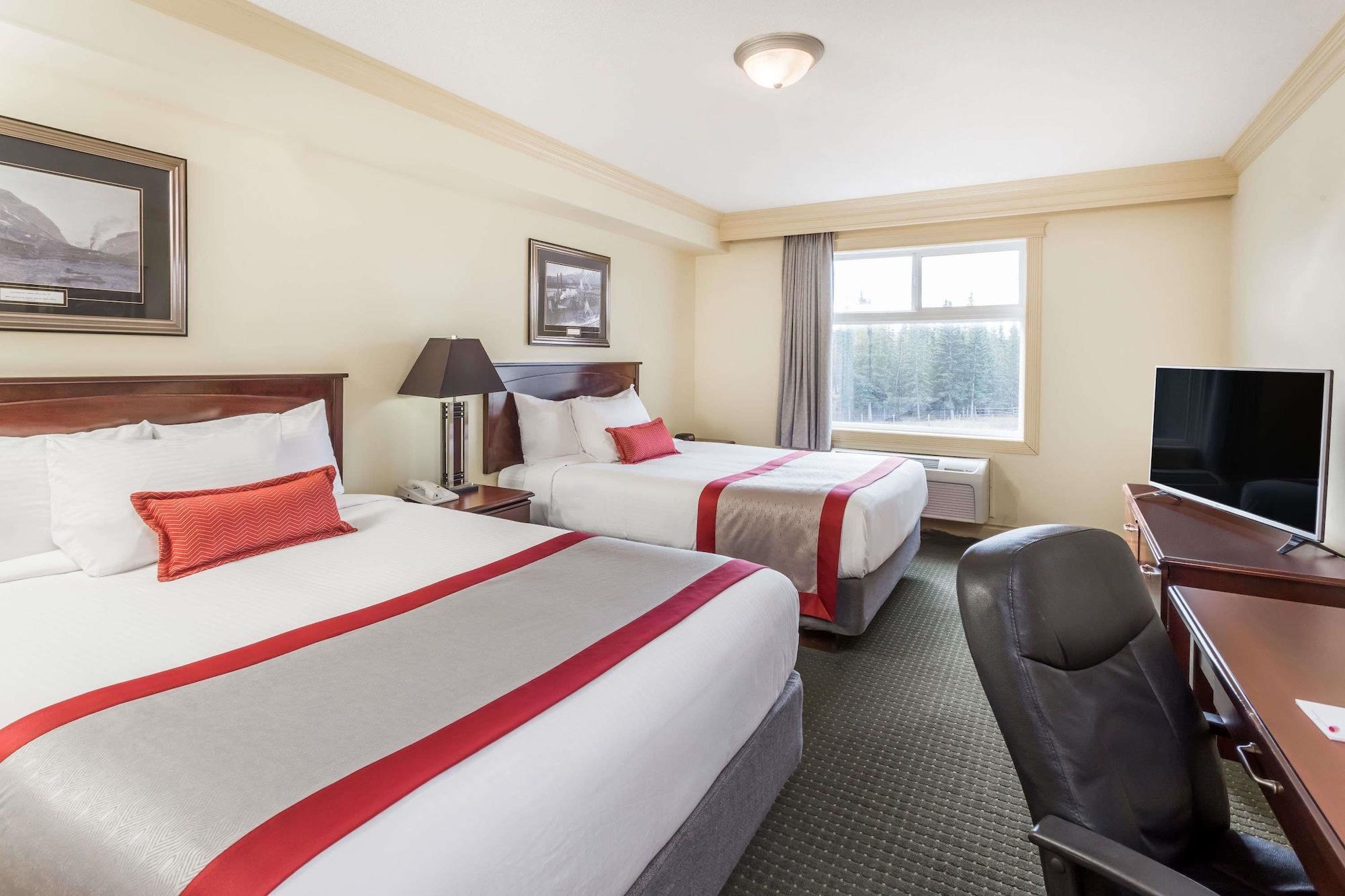 Ramada By Wyndham Hinton Hotel Exterior photo