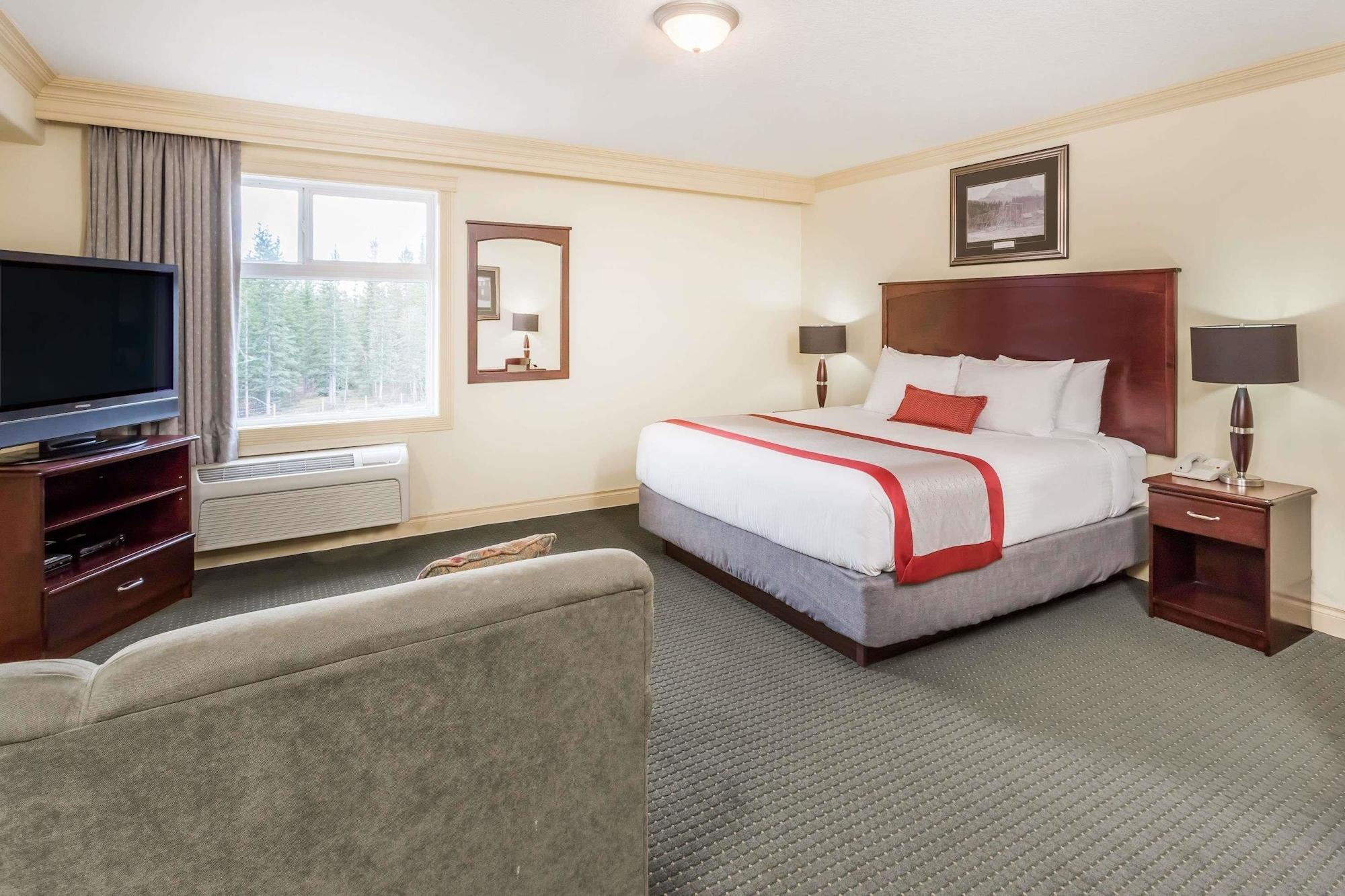 Ramada By Wyndham Hinton Hotel Exterior photo