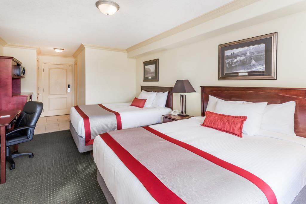 Ramada By Wyndham Hinton Hotel Exterior photo